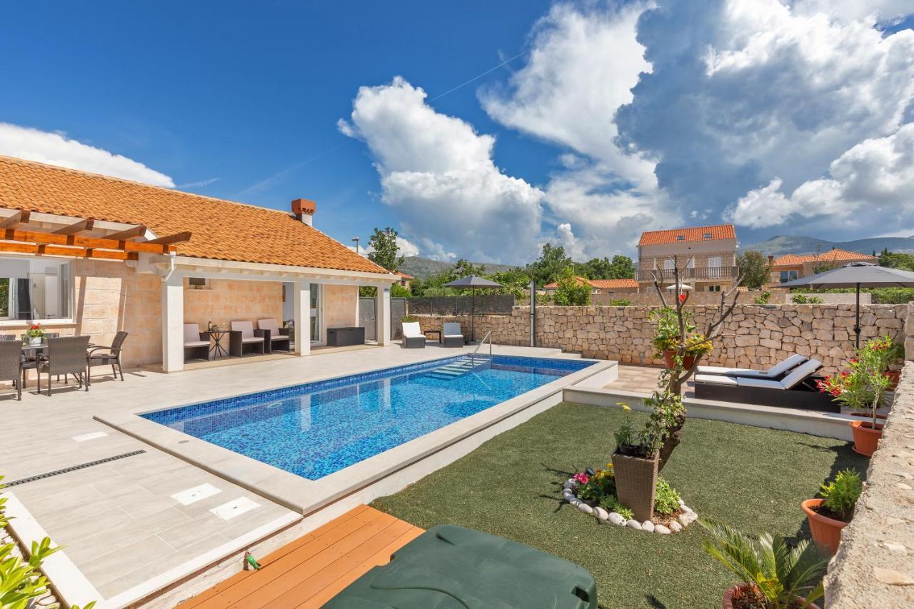 Apartment Holiday Home Doma, Cilipi Near Dubrovnik Exterior foto